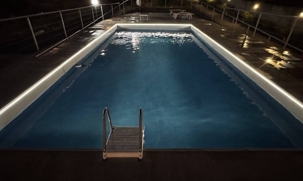 Mascalucia House | Villa degli Iris · Piscina privata, giardino e BBQ a Mascalucia