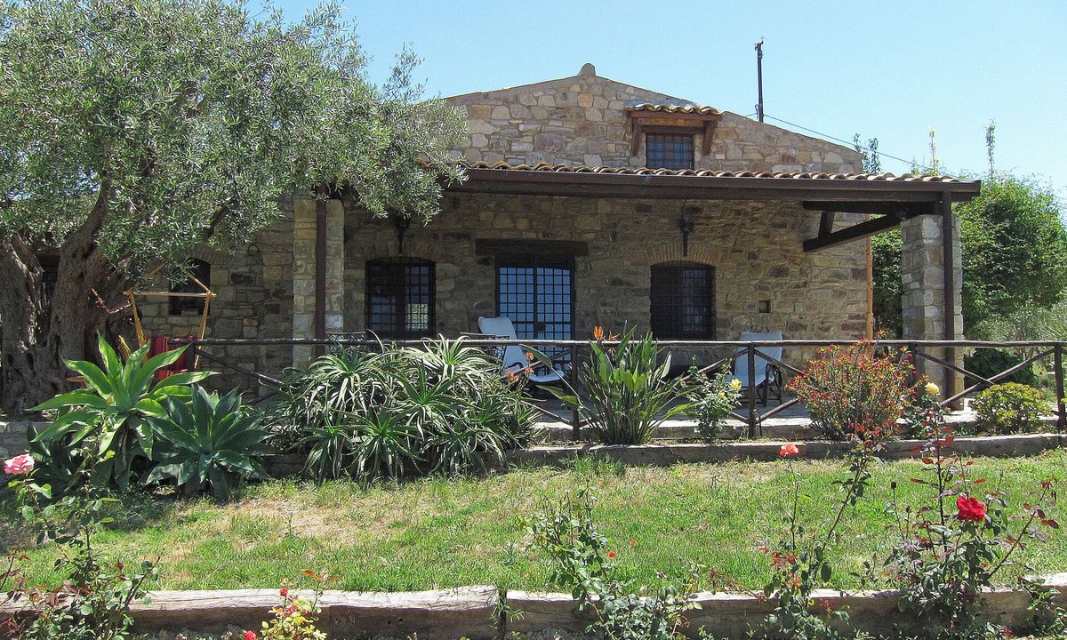 Collesano Villa | Villa Degli Ulivi with Sea View and Wi-Fi, Pet-Friendly