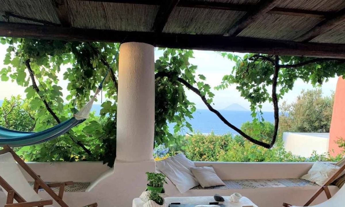 Malfa House | Villa Ginestra - from the end of the 19th century, elegant and with a splendid view of the sea