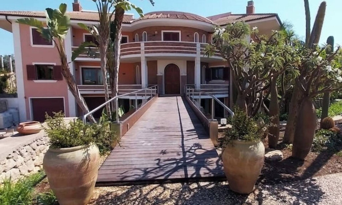 Tiche Bed & Breakfast | Villa Giulia - Alba Fiorita
