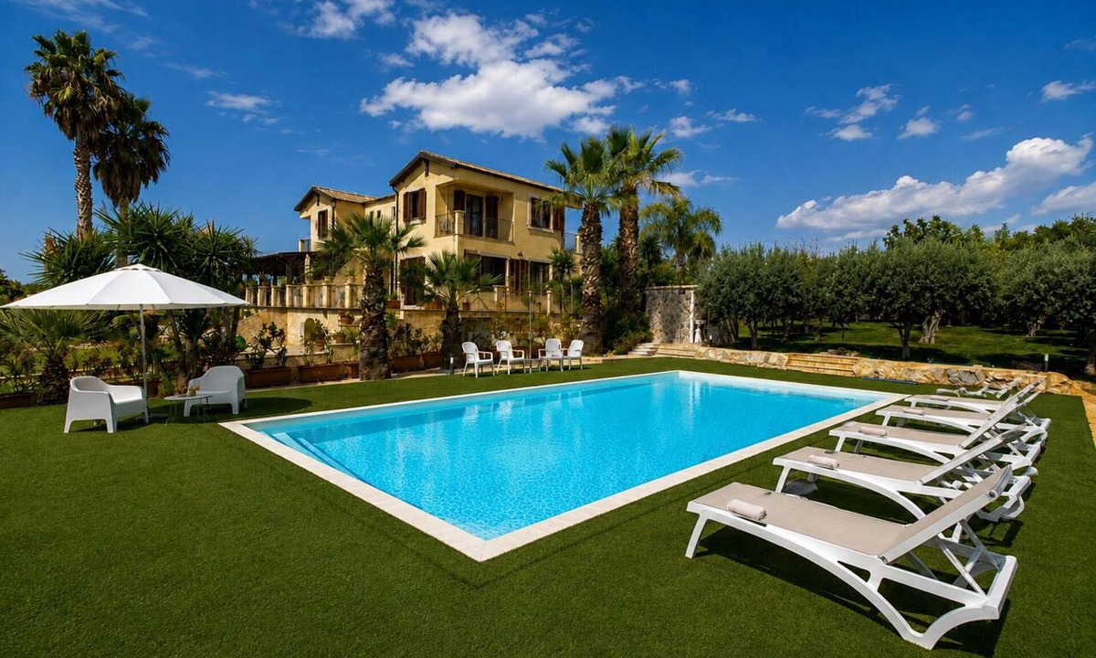 Donnalucata Villa | Villa in Donnalucata with 2 bedrooms sleeps 6