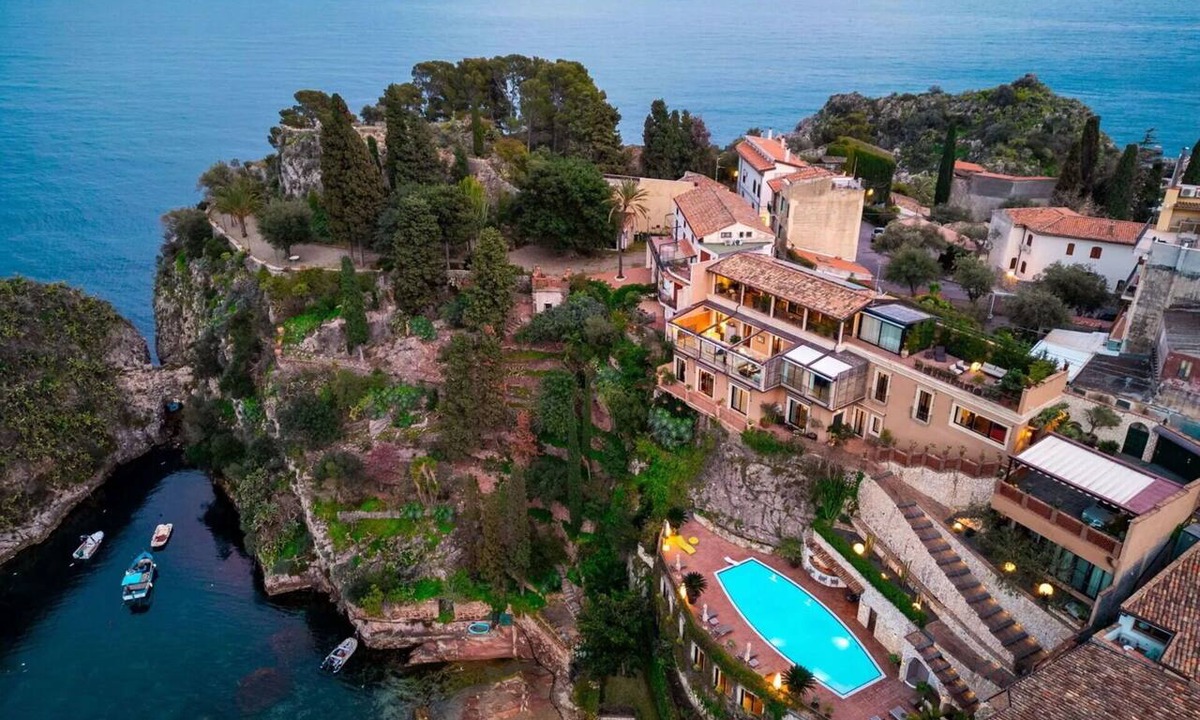 Mazzaro Villa | Villa in Mazzarò with 5 bedrooms sleeps 10
