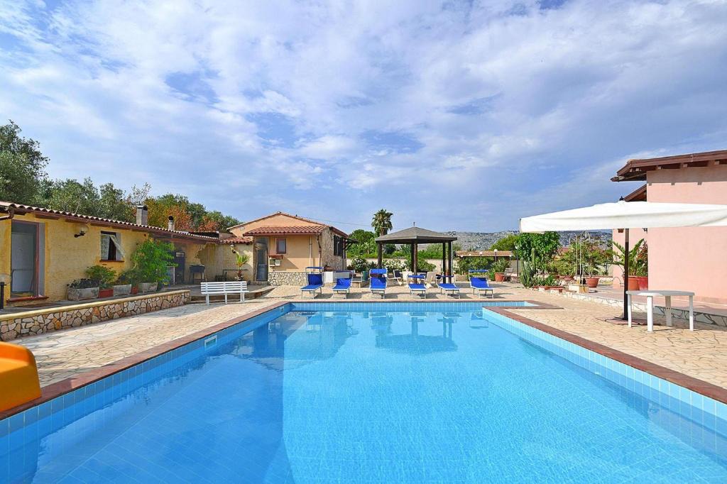 Solarino House | Villa in Sicily with Private Pool & Garden