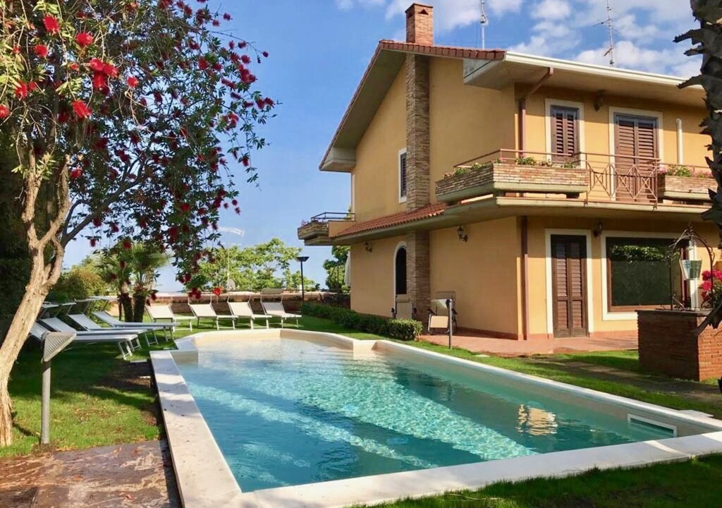 Viagrande Villa | Villa in Trecastagni with 5 bedrooms sleeps 13