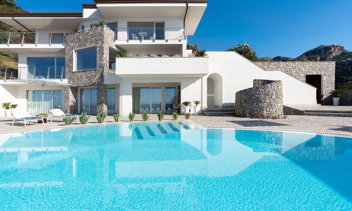 Taormina Villa | Villa in Villagonia with 10 bedrooms sleeps 20