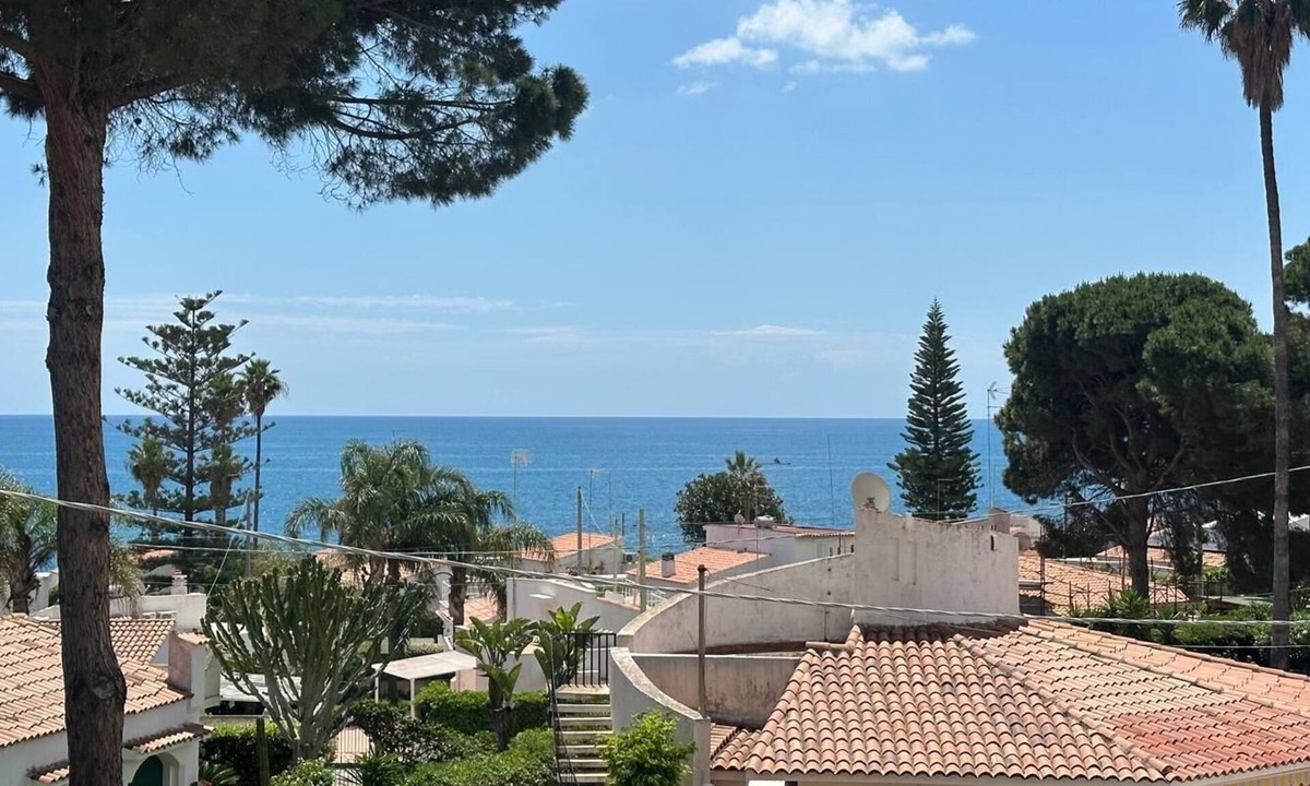 Fontane Bianche Villa | Villa with garden in exclusive residence suitable for families children and pets