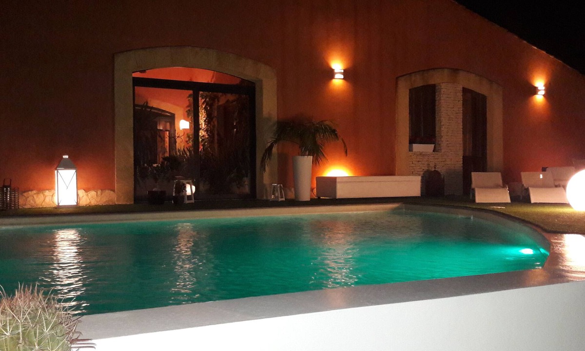 Alcamo Villa | Villa languidly lying down on Mount Bonifato