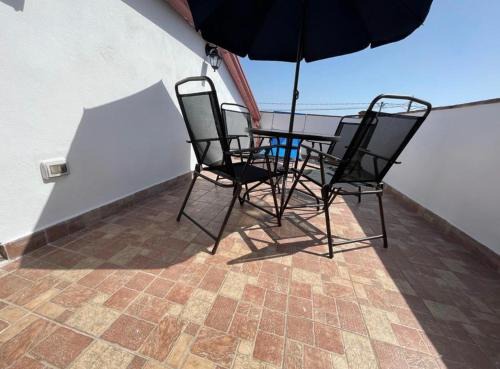Minturno Villa | Villa Lidia & Attico degli artisti, free pets , giardino recintato e attrezzato
