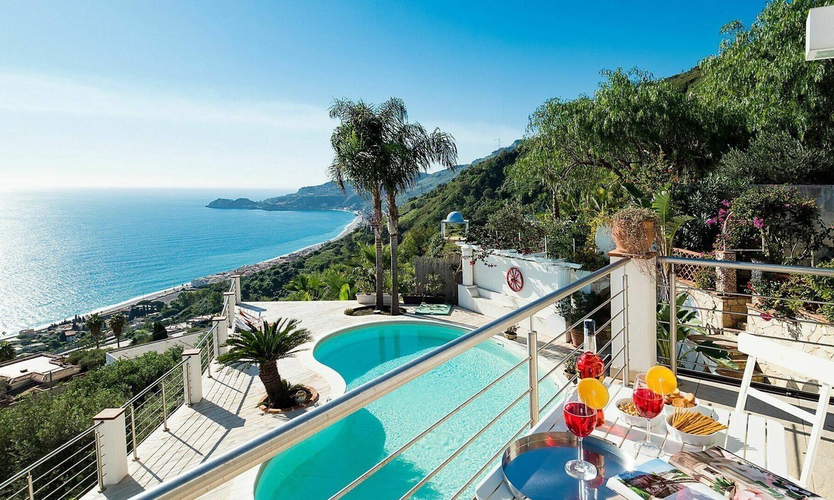 Letojanni Villa | Villa Luce - Holiday Villa by the Sea in Sicily
