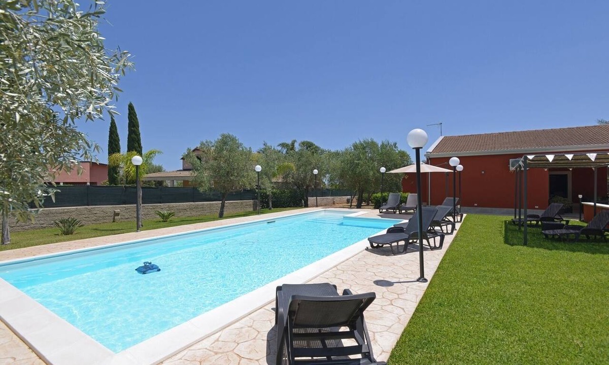 Floridia Villa | Villa Lucente, with private pool near Syracuse