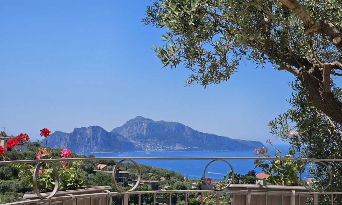 Schiazzano Villa | Villa Luci di Capri, Sorrento Coast - New Jacuzzi® Spa, Solar Shower & Lift