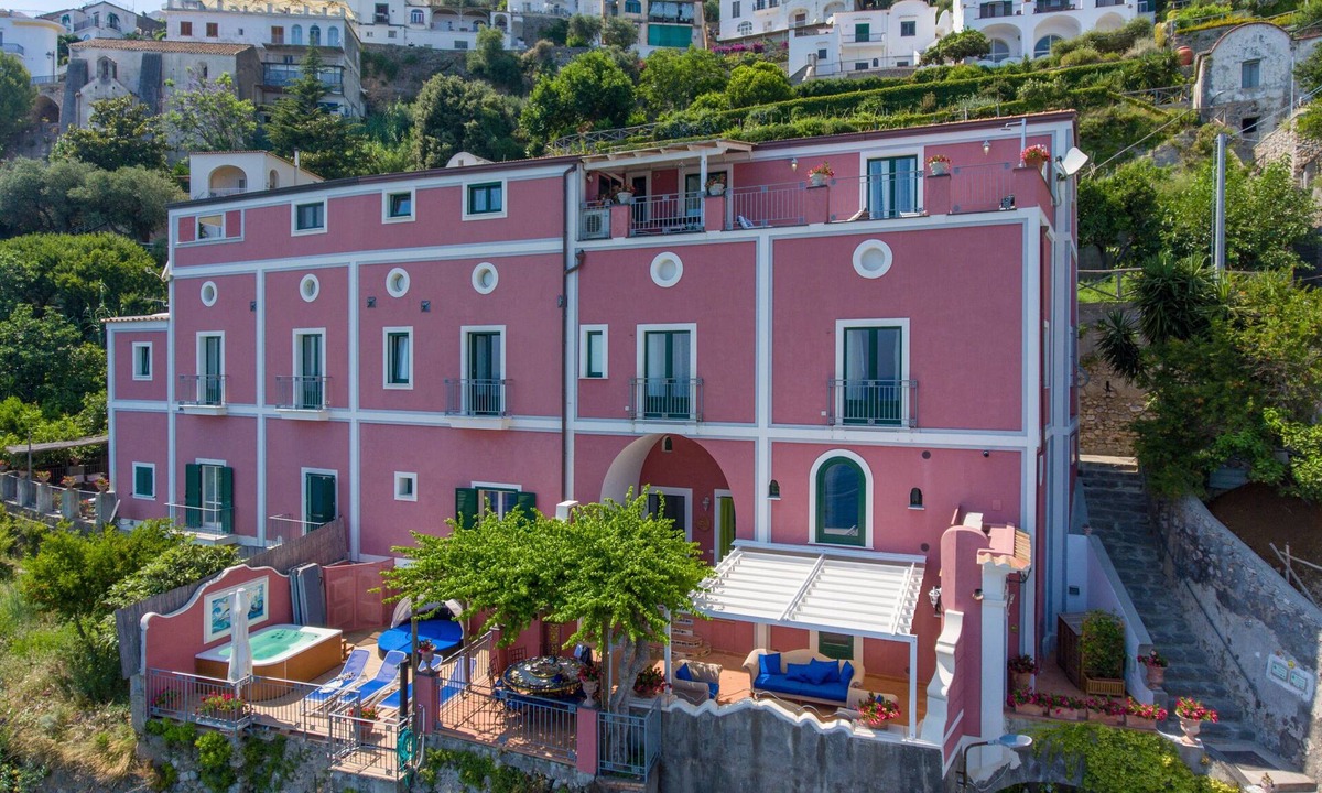 Praiano Villa | Villa 'Luxury Soleluna Con Jacuzzi' with Sea View, Wi-Fi and Air Conditioning