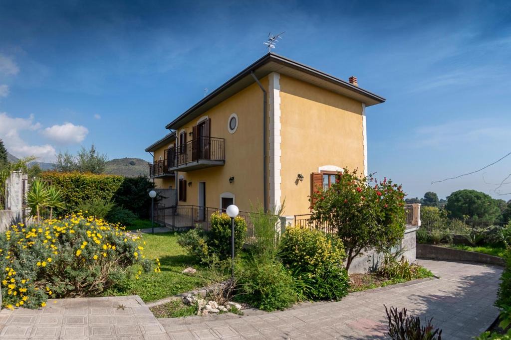 Trecastagni House | Villa Marazia by BarbarHouse