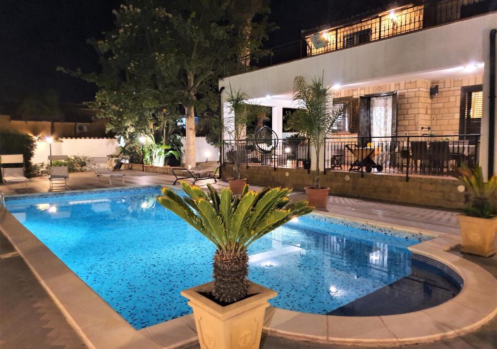 Trabia Apartment | VILLA MARIANNA CON PISCINA PRIVATA ampi spazi esterni e WIFI FREE