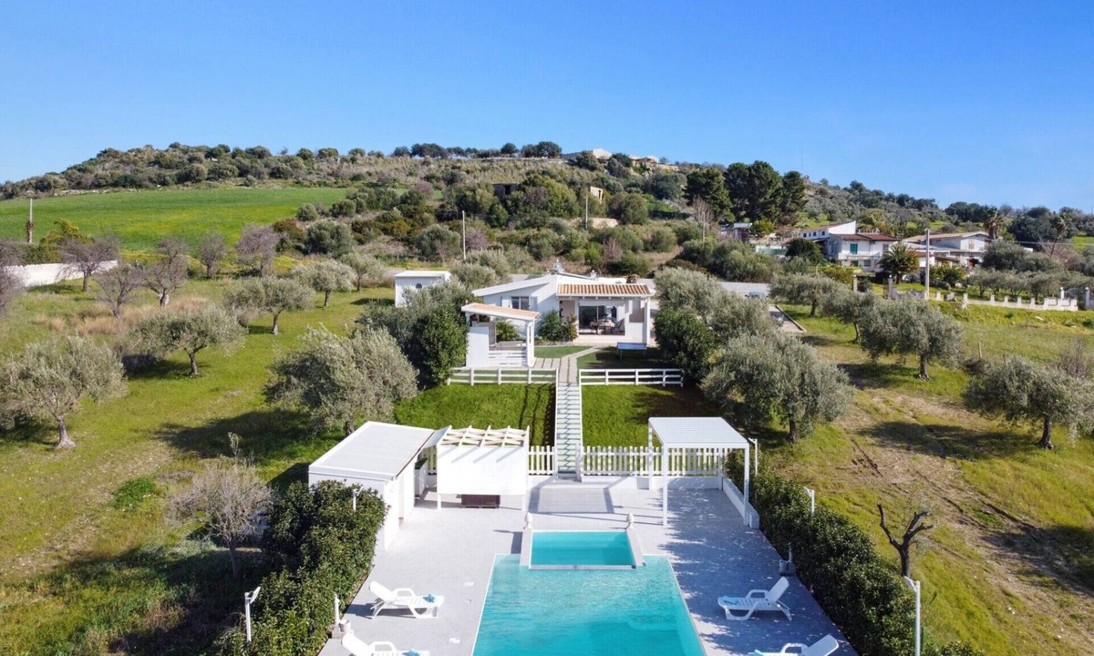 Casale Modica Villa | Villa Pinella by Villa Plus