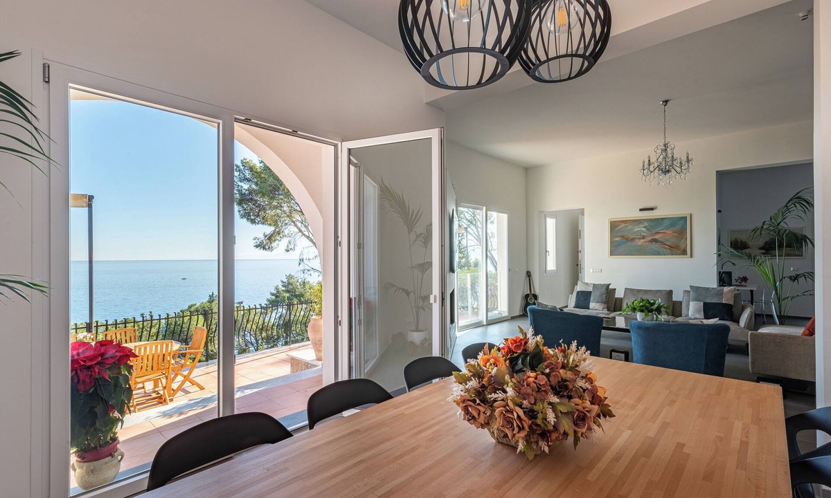 Palermo Villa | Villa Pini - by the sea with a breathtaking view; maximum rental period: 28 days