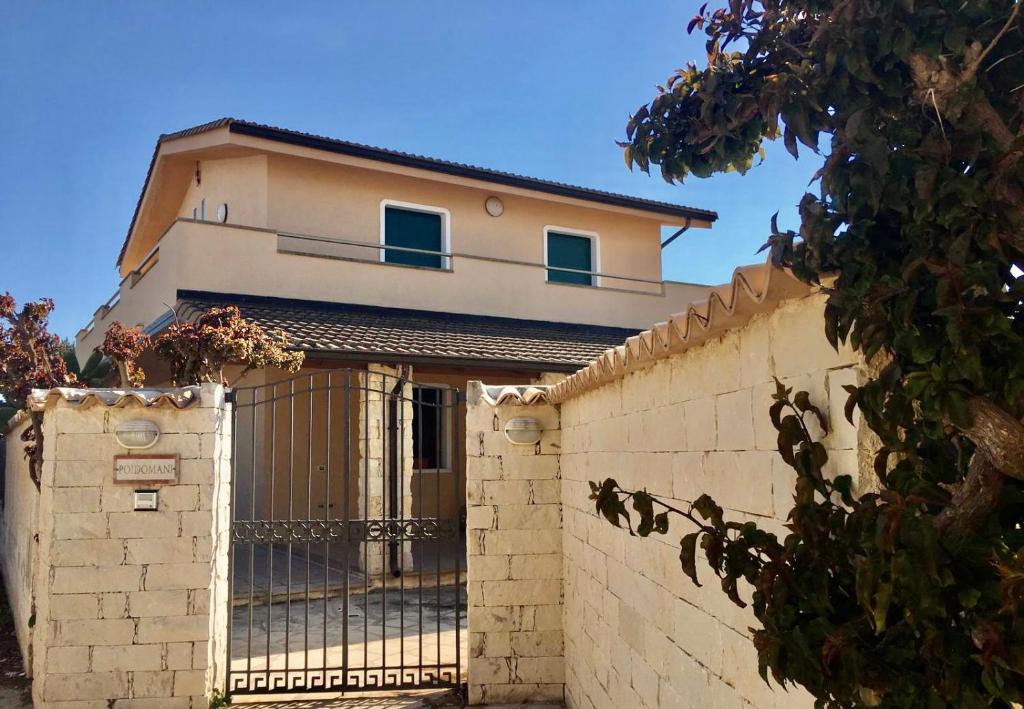 Santa Maria del Focallo House | Villa Poidomani