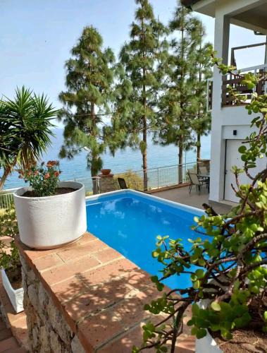 Palermo House | Villa's apartment on the beach, swimming pool A/C