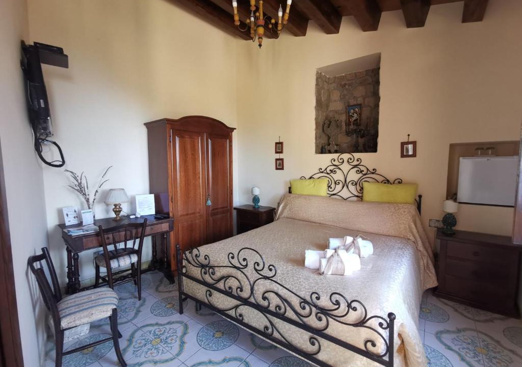 Ficarra Villa | Villa San Noto antica residenza di caccia