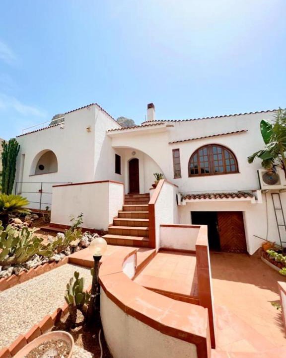 Macari House | Villa San Vito Bay