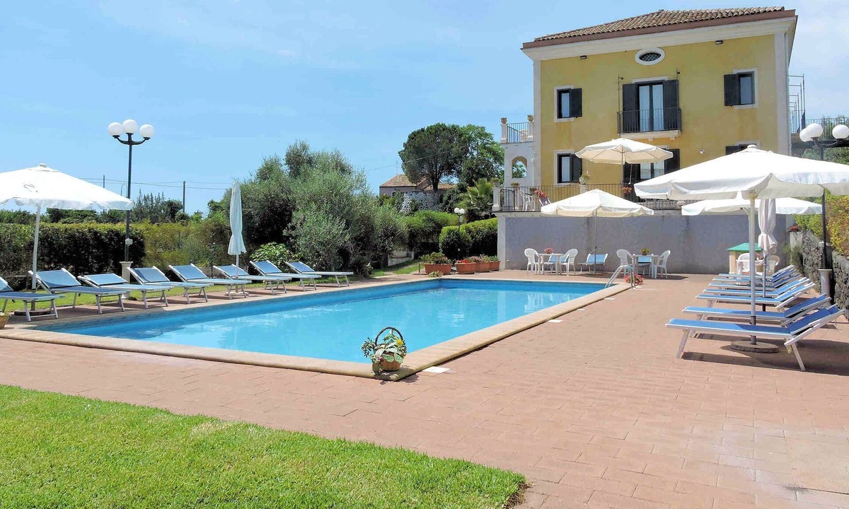 Santa Tecla Apartment | Villa Sciare Modò - two-room apartment n. 1 ground floor with furnished terrace