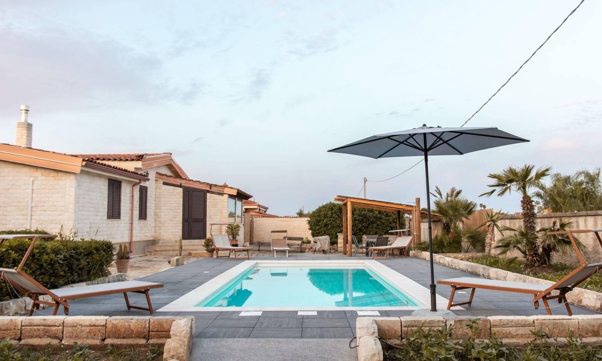 Noto Marina Apartment | Villa Scrusciu Ri Mari with private pool, Noto