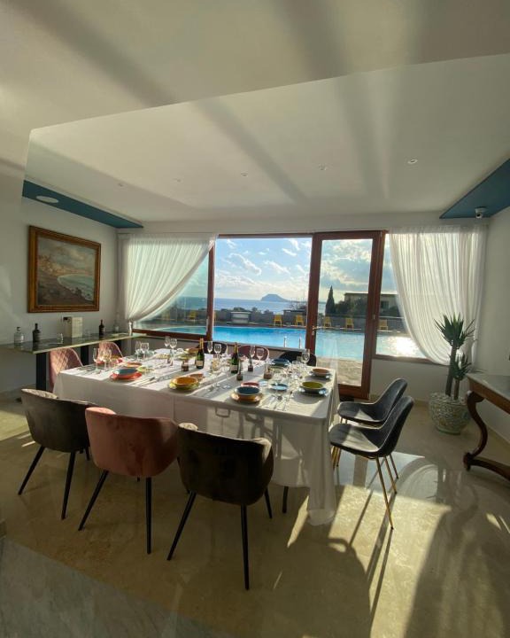 Pozzuoli Bed & Breakfast | Villa Tito Livio - The Gulf Horizon Capri - Luxury Villa with Panoramic Pool & Capri View