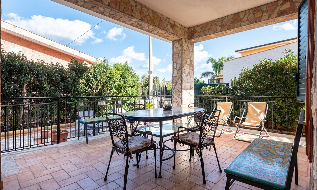 Trabia Villa | Villa 'Villino Giovanna' with Private Terrace, Wi-Fi and Air Conditioning