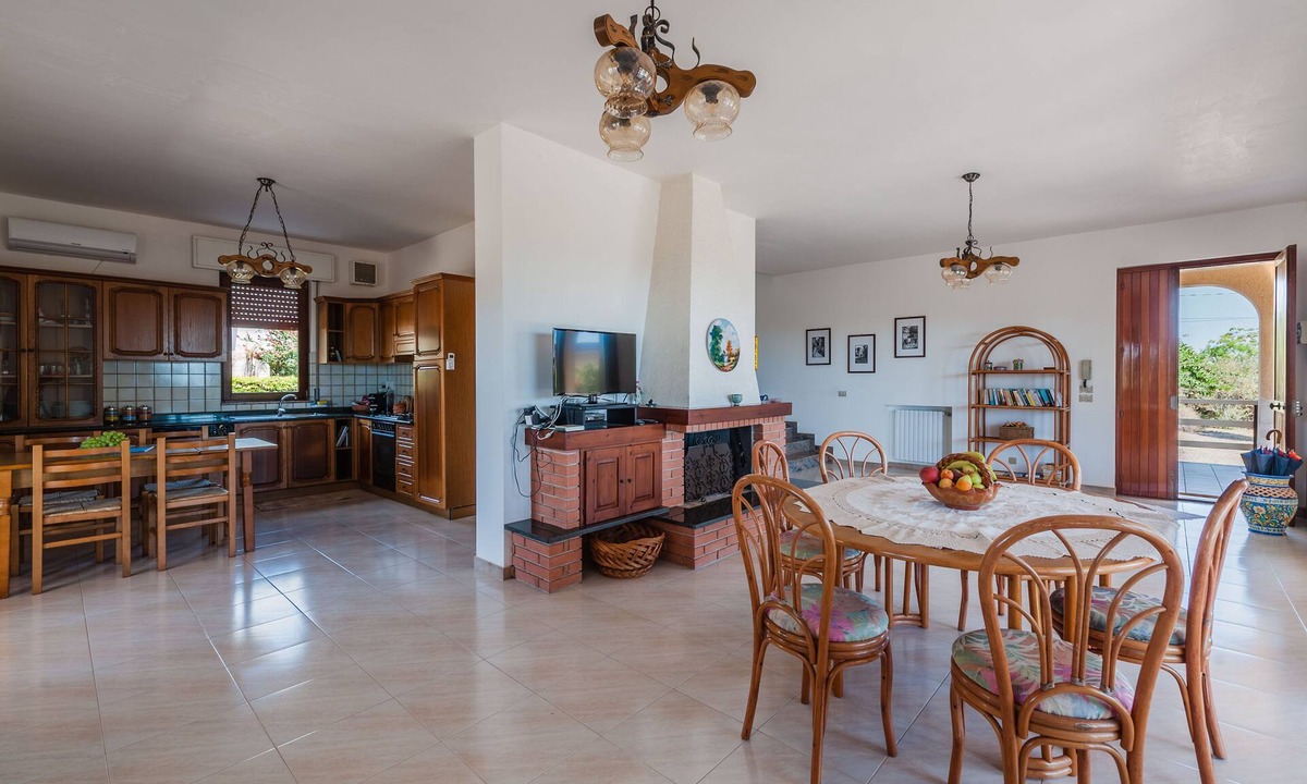 Donnalucata Villa | Villa with 18-meter Pool, Childrens' Pool, Sea View, Large Garden, Free WiFi