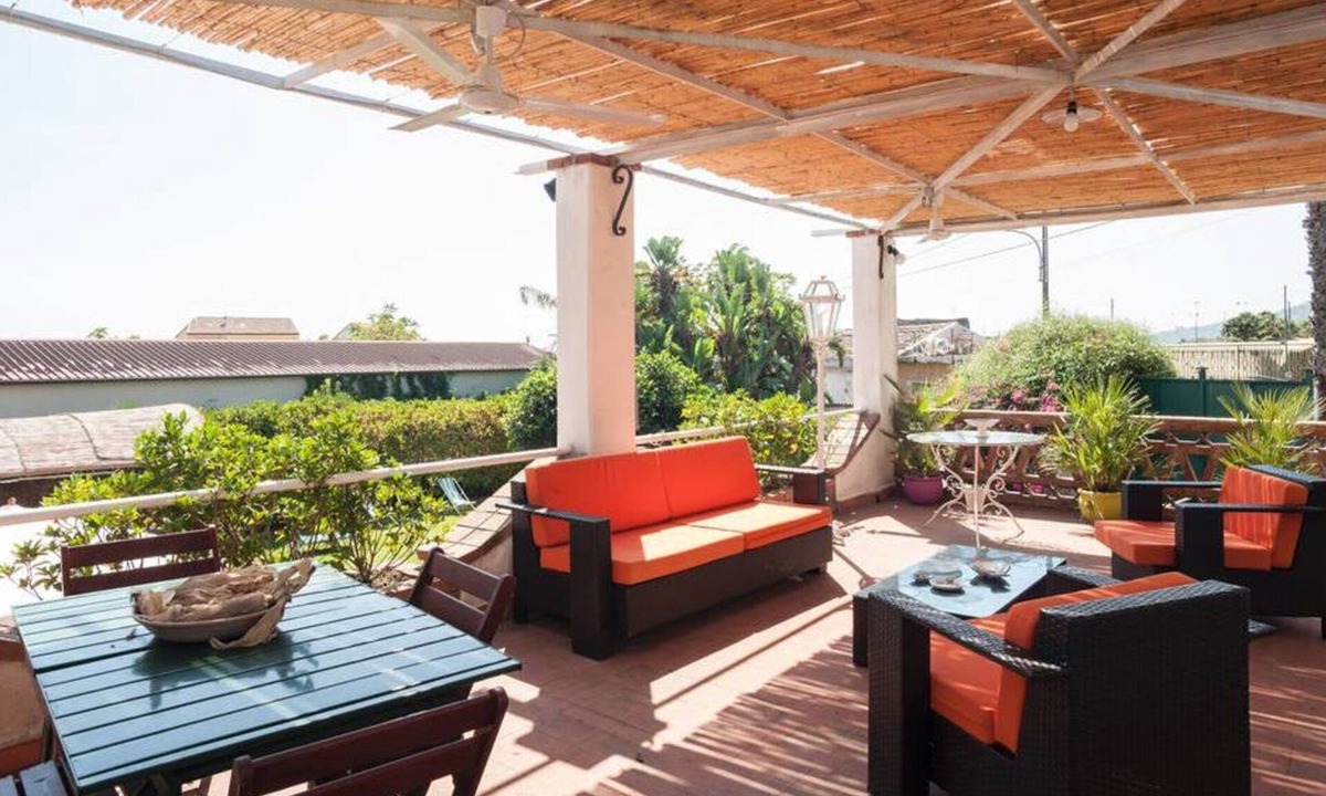 Acireale Villa | Villa With Garden in Sicily Near the sea