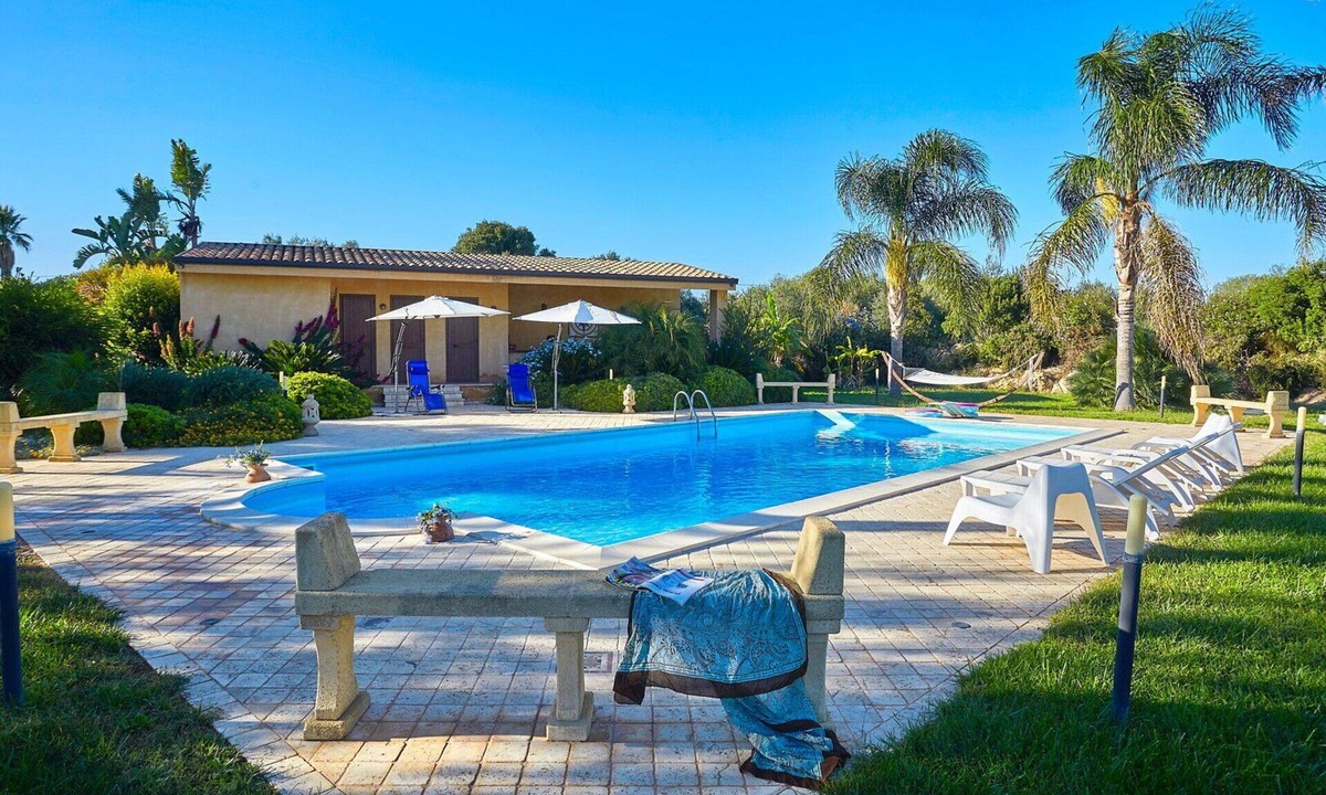Castelvetrano Villa | Villa with pool, views, A/C, garden