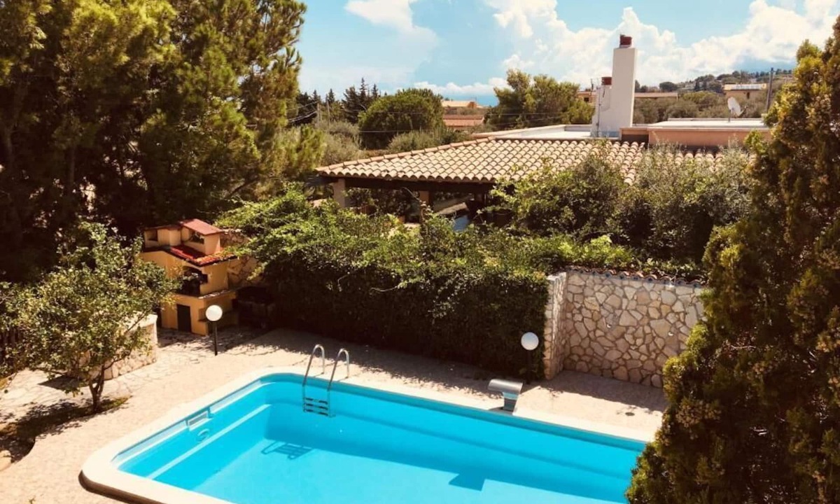 Torre Colonna-sperone Villa | Villetta con Piscinaideale per Vacanze in Famiglia o con gli Amici!