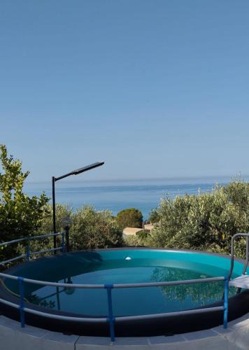 Licata House | Villetta vista mare con piscina, giardino e parcheggio privato