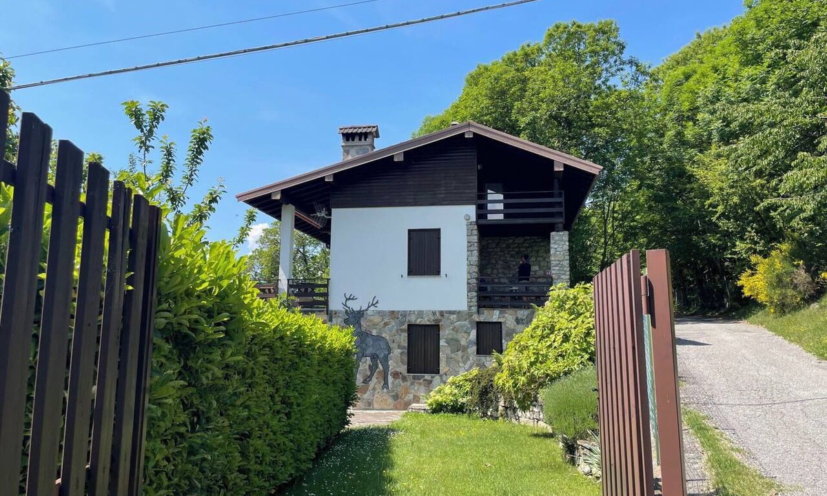 Montemezzo House | Wonderful private villa for 4 people with WIFI, TV, terrace, pets allowed and panoramic view