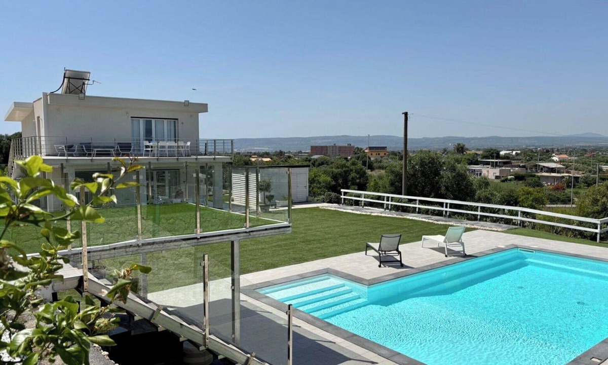 Brucoli Villa | Wonderful private villa for 12 guests with WIFI, private pool, A/C, TV, patio and pets allowed