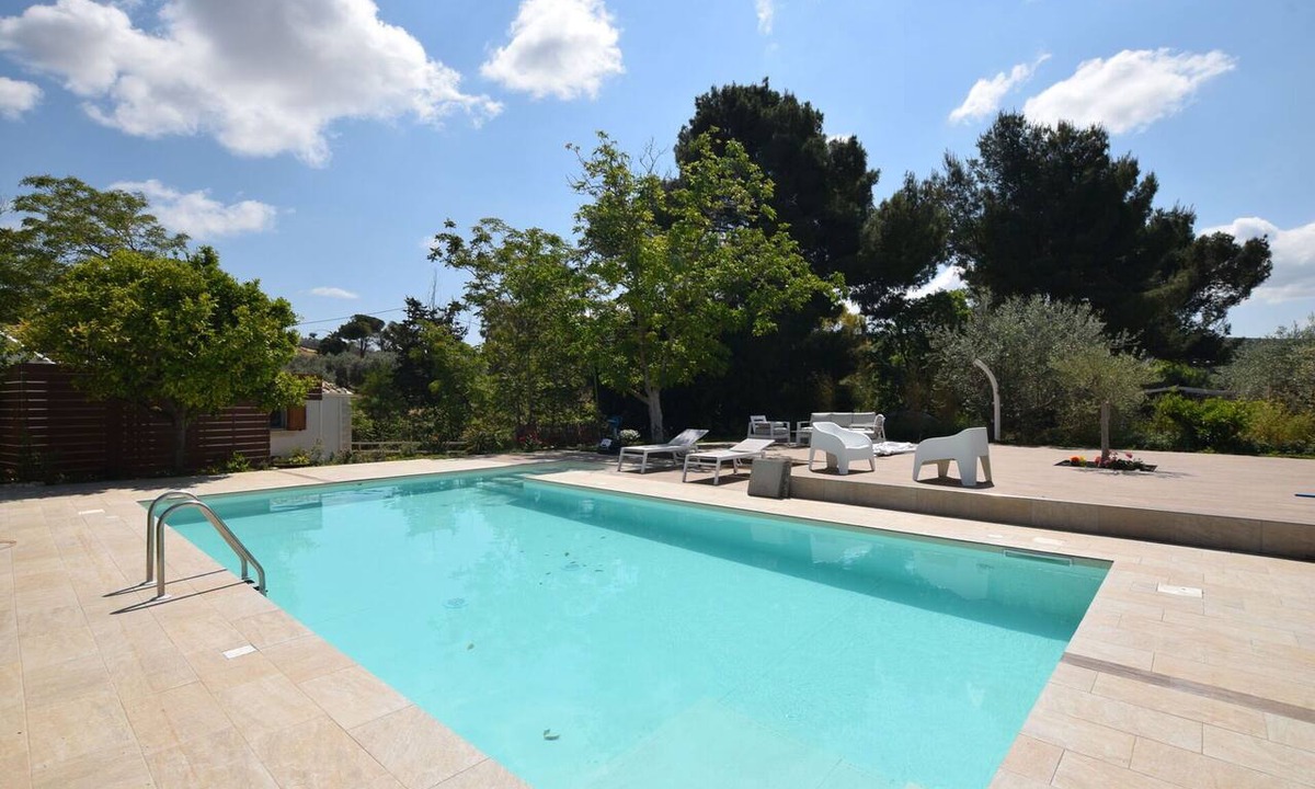 Chiaramonte Gulfi Villa | Wonderful villa for 5 people with A/C, pool, WIFI, TV, patio and panoramic view