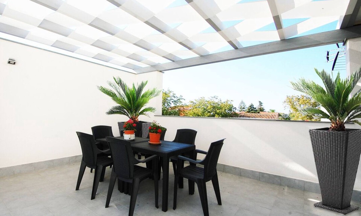 Piane Vecchie Villa | wonderful villa a few steps from the sea with terrace and garden, sleeps 6