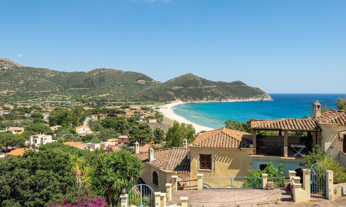 Solanas House | Wonderful villa for 6 people with WIFI, A/C, TV and patio