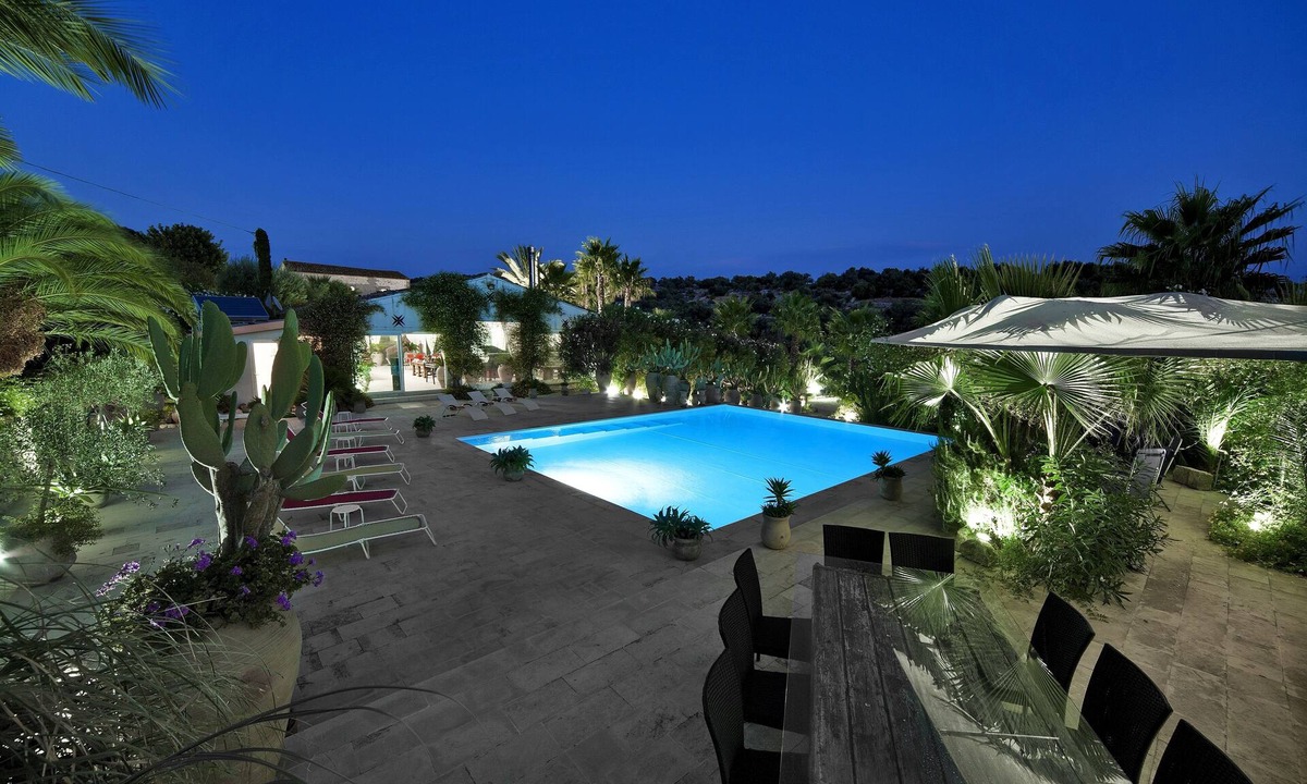 Ragusa Villa | Wonderful villa with pool, a courtyard and wide spaces.Ideal place for groups.