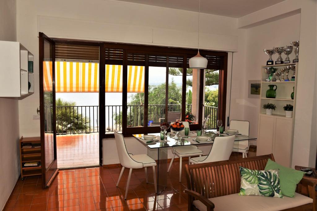 Santa Flavia Villa | #YOURBEACH