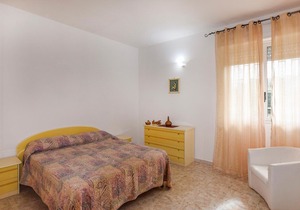 2 bedroom accommodation in Vittoria