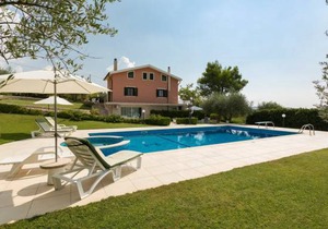 3 bedroom accommodation in Giarratana
