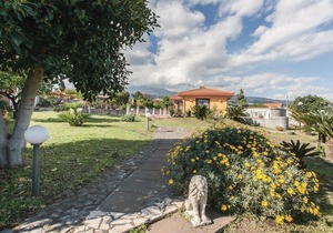 3 bedroom accommodation in Giarre CT