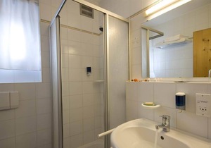 4-bed room, shower, toilet in Annaberg im Lammertal