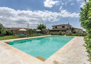 4 bedroom accommodation in Ragusa