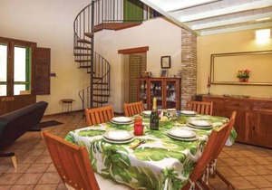 4 bedroom accommodation in Vittoria