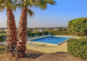 4 bedroom accommodation in Vittoria