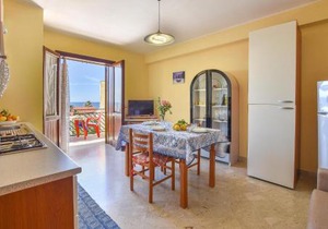 4 Bedroom Nice Apartment In Trappeto