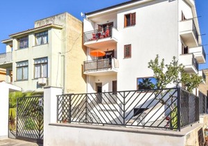 4 Bedroom Nice Apartment In Trappeto