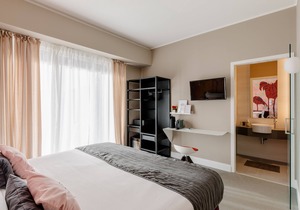 Anjoy & Bleev Rooms | FLAMINGO | Deluxe King size bedroom in Rho